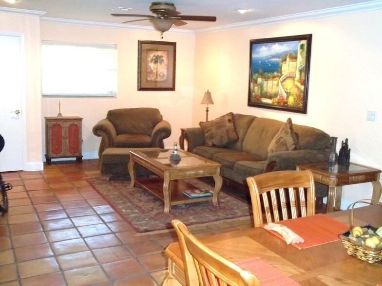 living room area - 1475 Curlew Ave