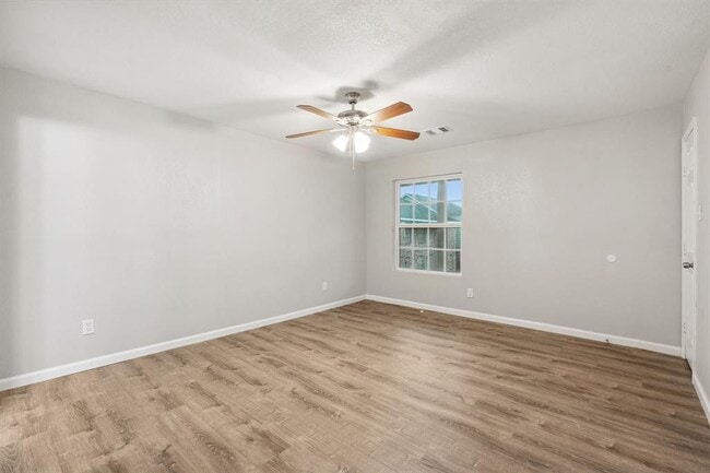Building Photo - 12321 Ormandy St