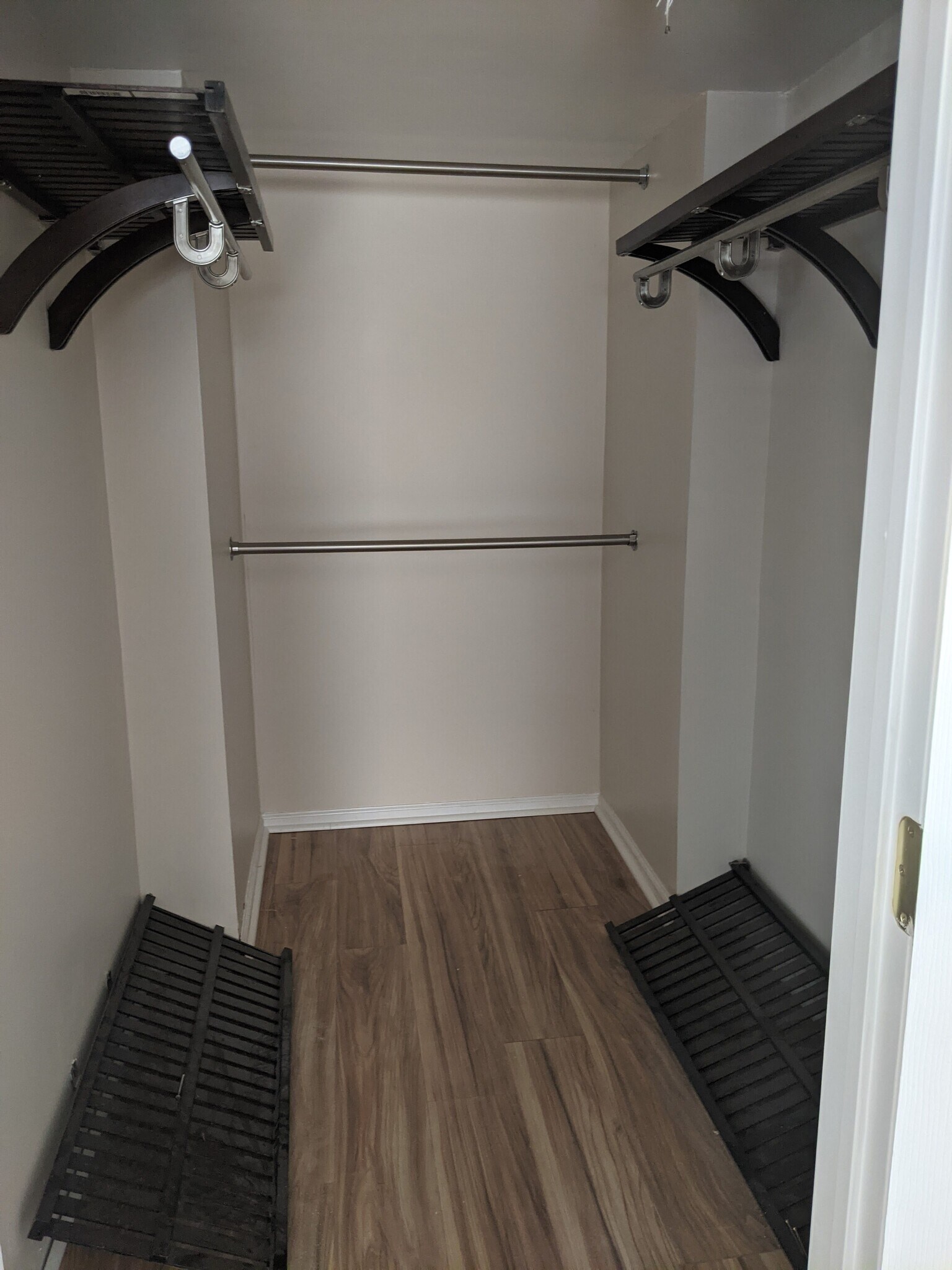 Master bedroom walkin closet - 19 Oakridge Dr