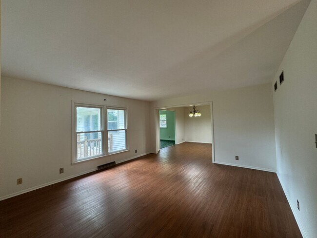Building Photo - 3025 Greenbrier Ave