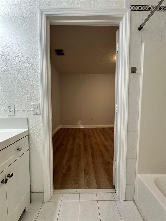 Building Photo - 17425 NW 75th Pl