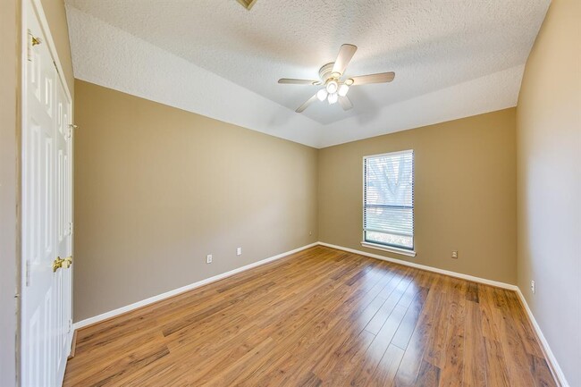 Building Photo - 6103 France Ln