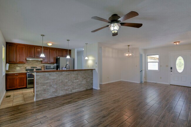 Building Photo - 1791 Fruit Farm Rd