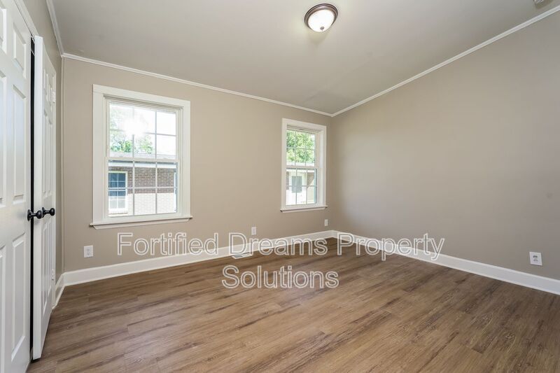 Building Photo - 509 Saunders Pl