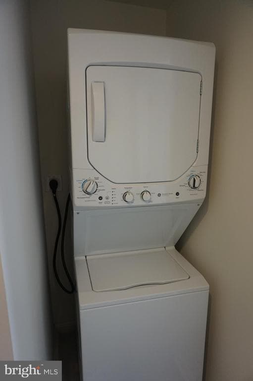 Building Photo - 132 Wendover St