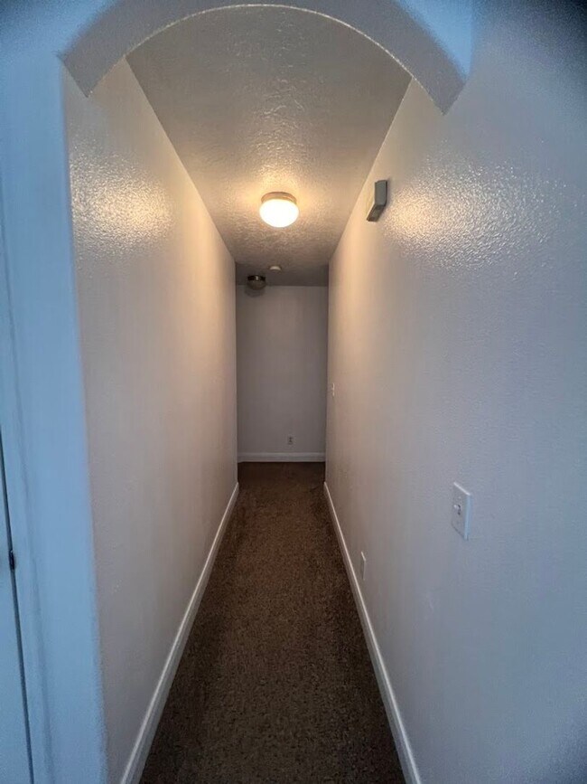 Building Photo - 4 bedroom Home Available