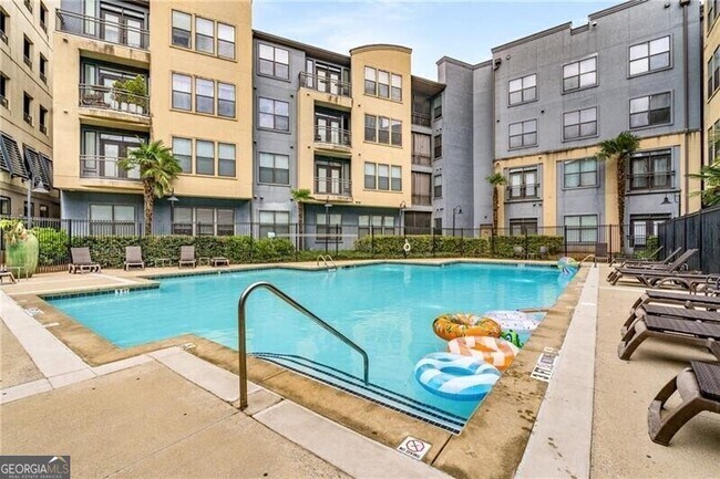 Building Photo - 400 17th St NW