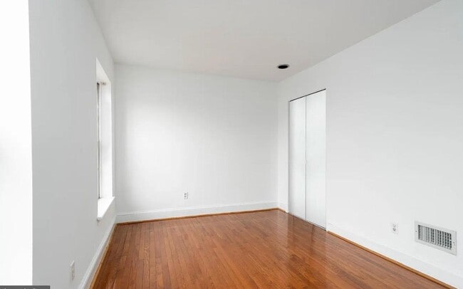 Building Photo - 1717 Green St