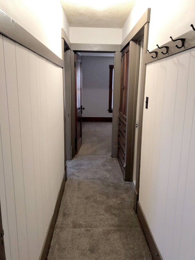 Building Photo - 2-Bed, 1-Bath Bungalow