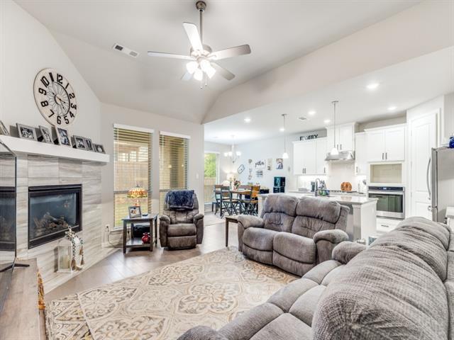 Building Photo - 1608 Carnation St