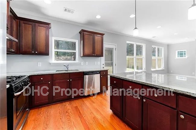 Building Photo - 1765 Stoney Creek Dr SE