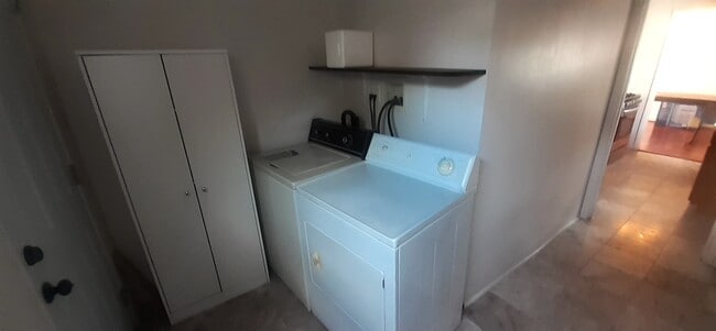 Laundry Room - 1538 Penmar Ave