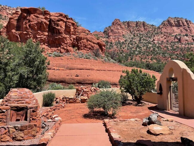 Building Photo - Devil's Kitchen