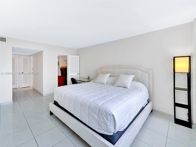 Building Photo - 3140 S Ocean Dr