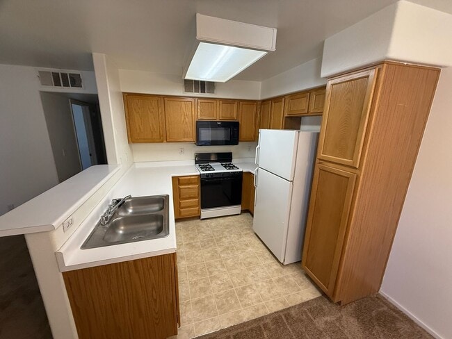 Building Photo - 3141 Key Largo Dr