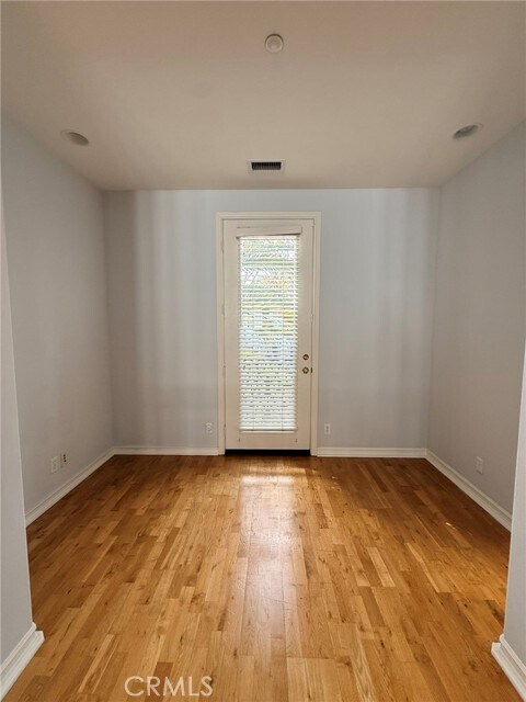 Building Photo - 3 New Dawn