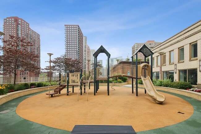 Building Photo - 88 Morgan St