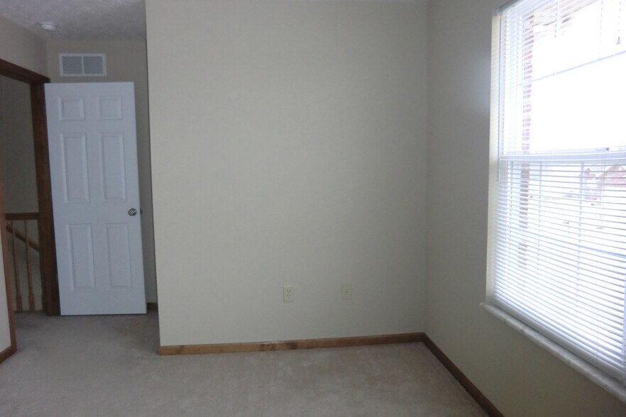 Building Photo - 2135 Suncrest