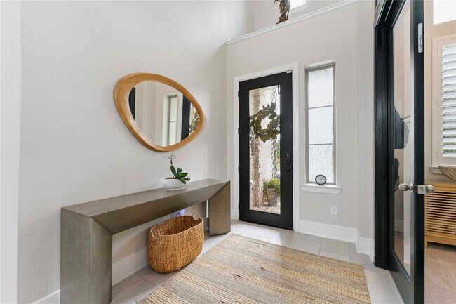 Building Photo - Beautiful Home in Sienna