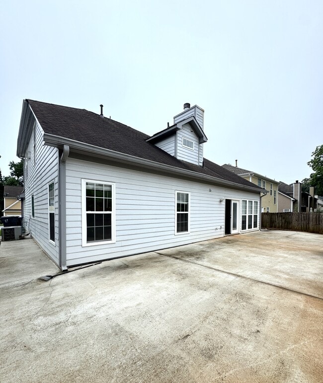 Building Photo - 675 Manor Glen Dr