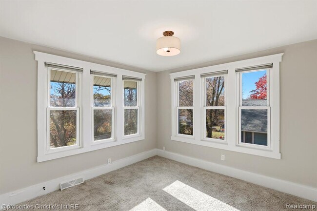 Building Photo - 1953 Brighton St