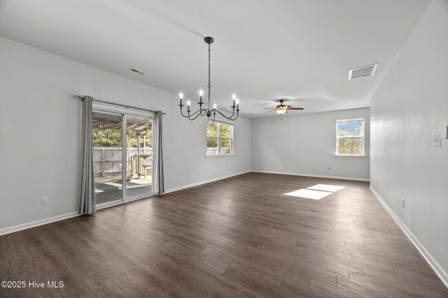 Building Photo - 115 Tralee Pl