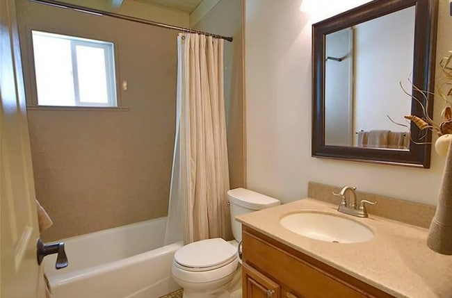 Building Photo - FOR CURRENT TENANTS AND HOUSEMATES ONLY Applications are limited to individuals affiliated with t...