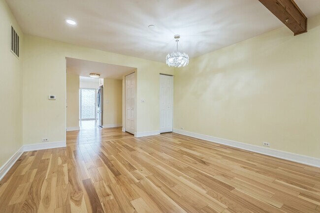 Building Photo - 1703 Northfield Square