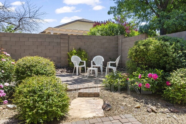 Building Photo - 7889 N Music Mountain Ln