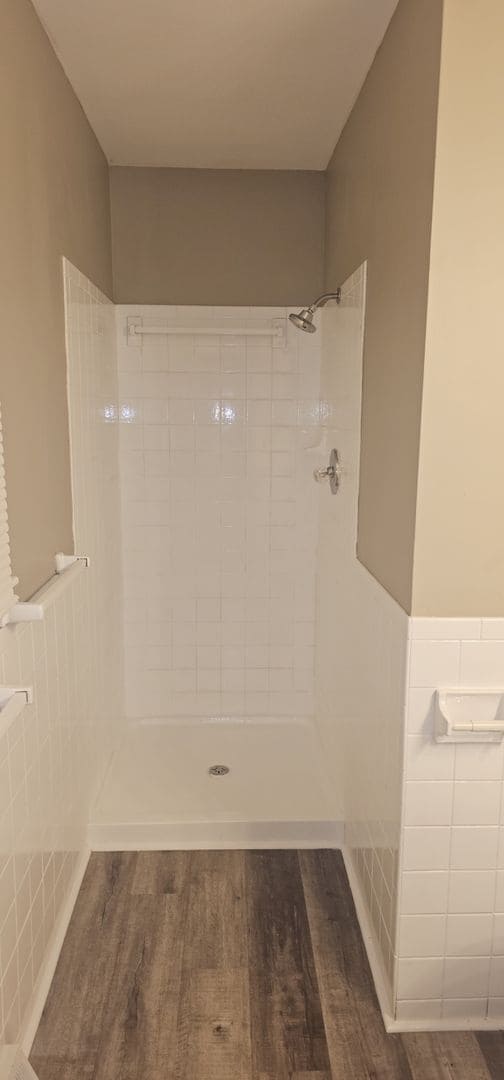 Building Photo - Move in special - Newly Renovated SF in North KC