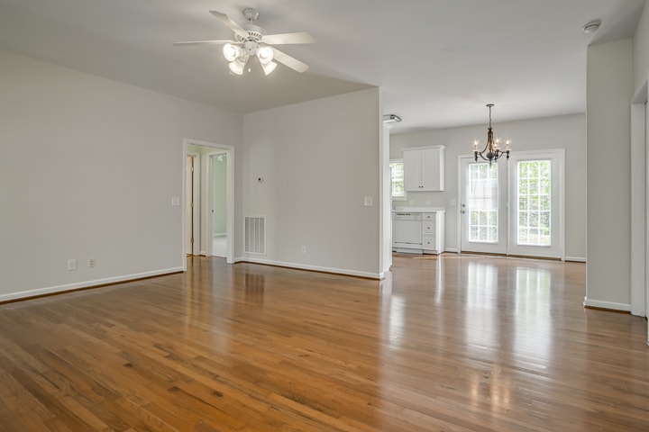 Living Room/ Dining - 300 Dixie Plaza Dr