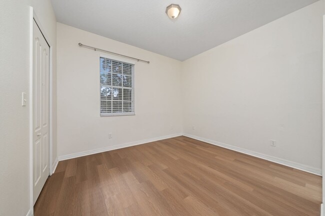 Building Photo - 2 Bedroom /2.5 bathrooms Town House. Just few minutes from Medical City.