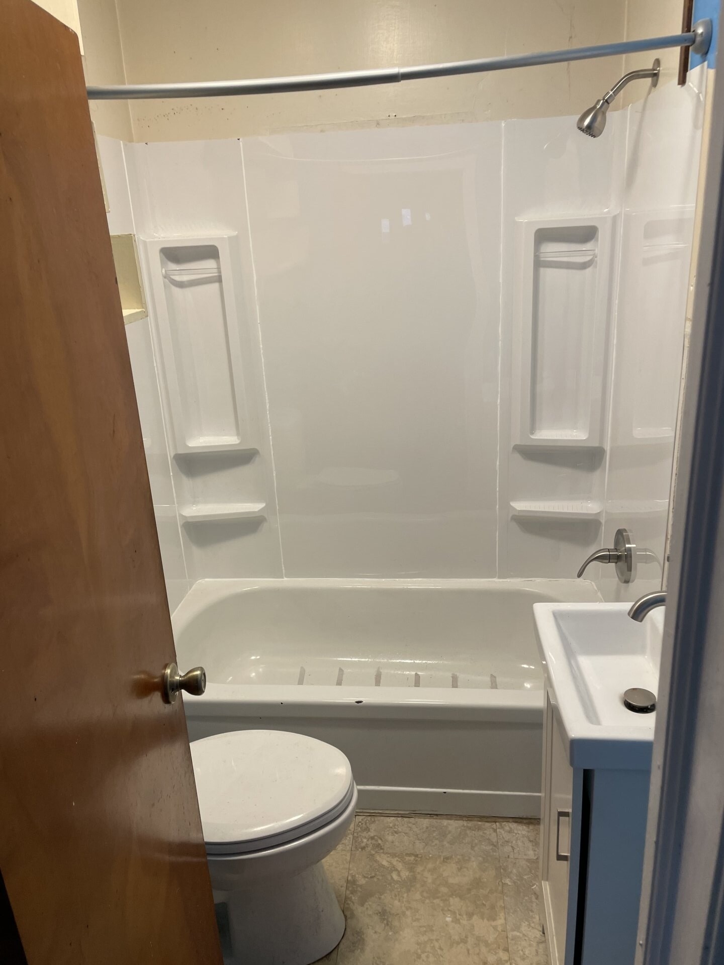 Building Photo - 701 W Holmes Rd