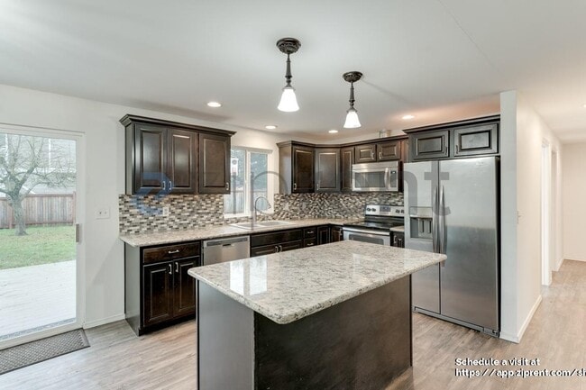 Building Photo - 9516 Holly Dr