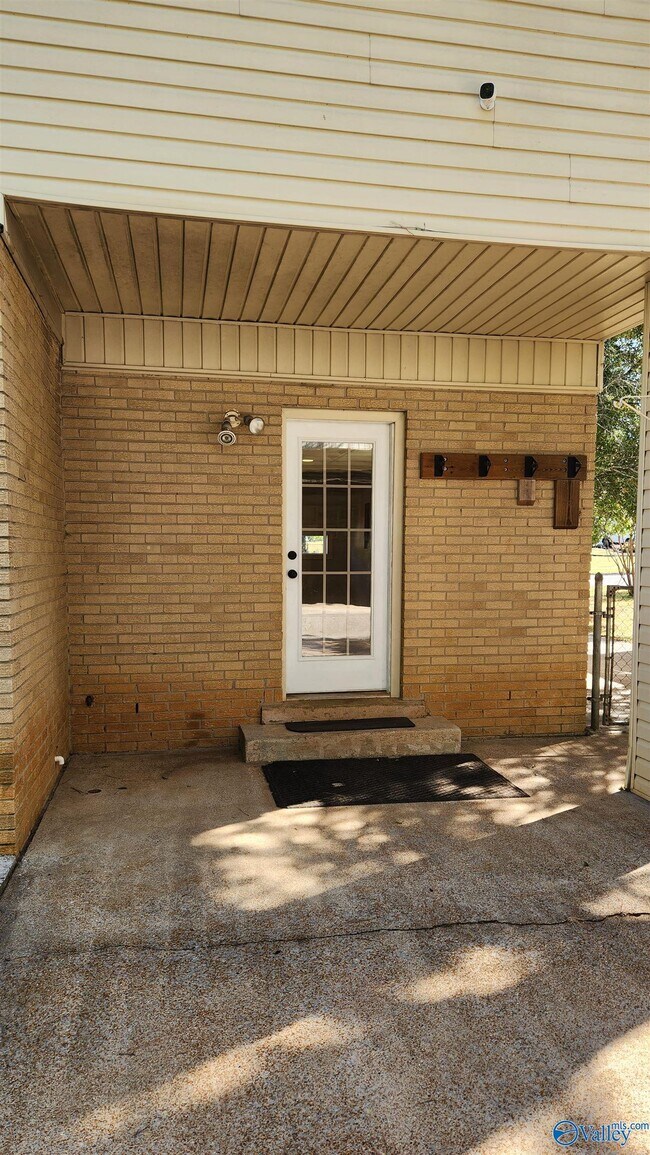 Building Photo - 11402 Hillwood Dr SE