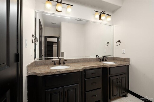 Building Photo - 2014 N 44th Ln