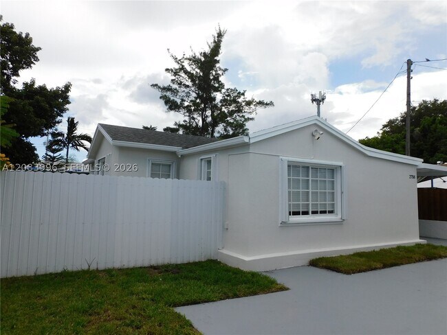 Building Photo - 2754 NW 26th St