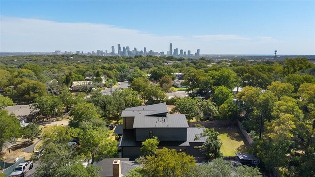 Building Photo - 2905 Westhill Dr