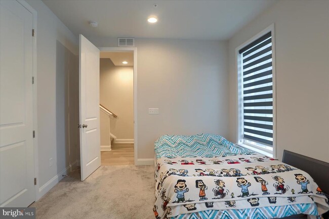 Building Photo - 3219 Wayland Rd