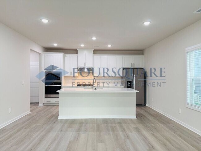 Building Photo - Modern 4-Bed / 2.5-Bath Single-Family Home with Loft, Gas Fireplace & 2-Car Garage – Near Downtow...