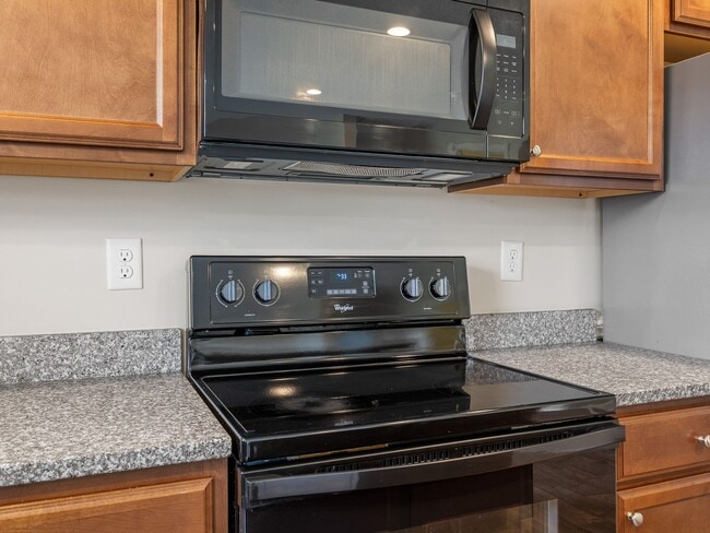 Building Photo - 3BR/2BA Inman Gem with Pool Access & Firep...