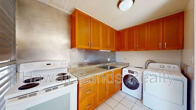 Building Photo - 933 Kaheka St