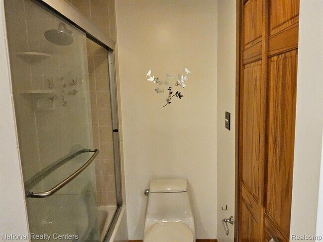 Building Photo - 8676 Community Blvd