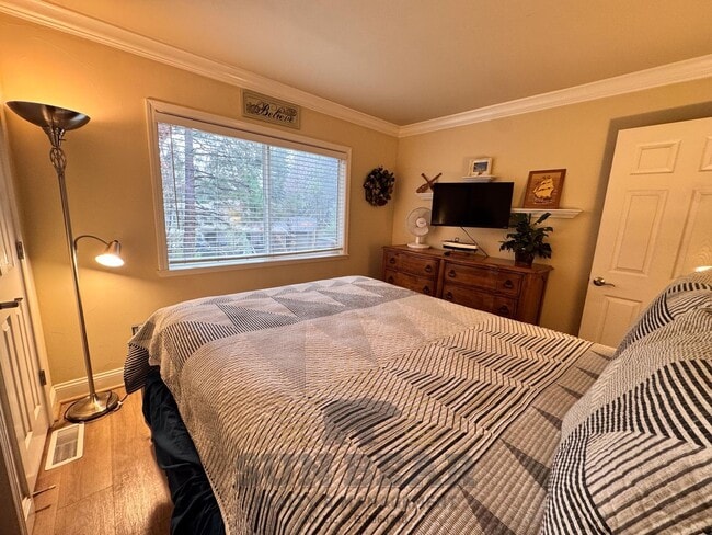 Building Photo - 2 Bedroom Furnished Condo in Incline w Carport (IM8)