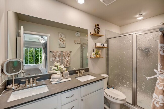 Building Photo - Newly Built Townhome 4bd 2.5ba