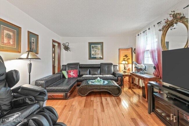 Building Photo - 1301 Chert Pit Rd