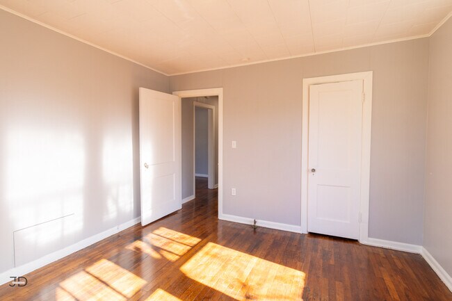 Building Photo - 2100 Garfield St