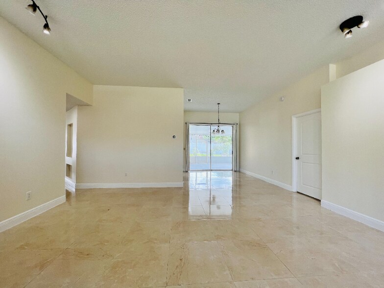 Building Photo - 3909 Yellow Finch Ln