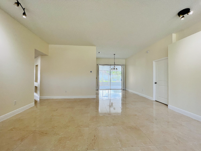 Building Photo - 3909 Yellow Finch Ln