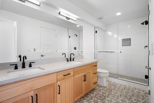 Building Photo - AVAILABLE JANUARY- Stunning Townhome in Avila Beach - 2 Bedroom / 2 Bathroom